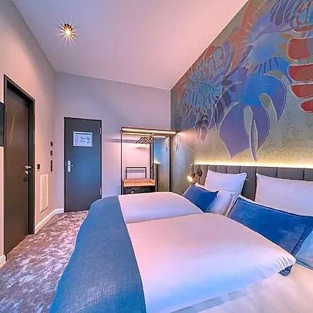 Hotel Sunday