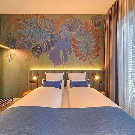 Sunday Hotel